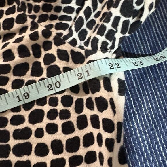 Isaac Mizrahi Live Womens 1X Cardigan Black White Animal Print Sweater Boho Chic - Picture 4 of 6